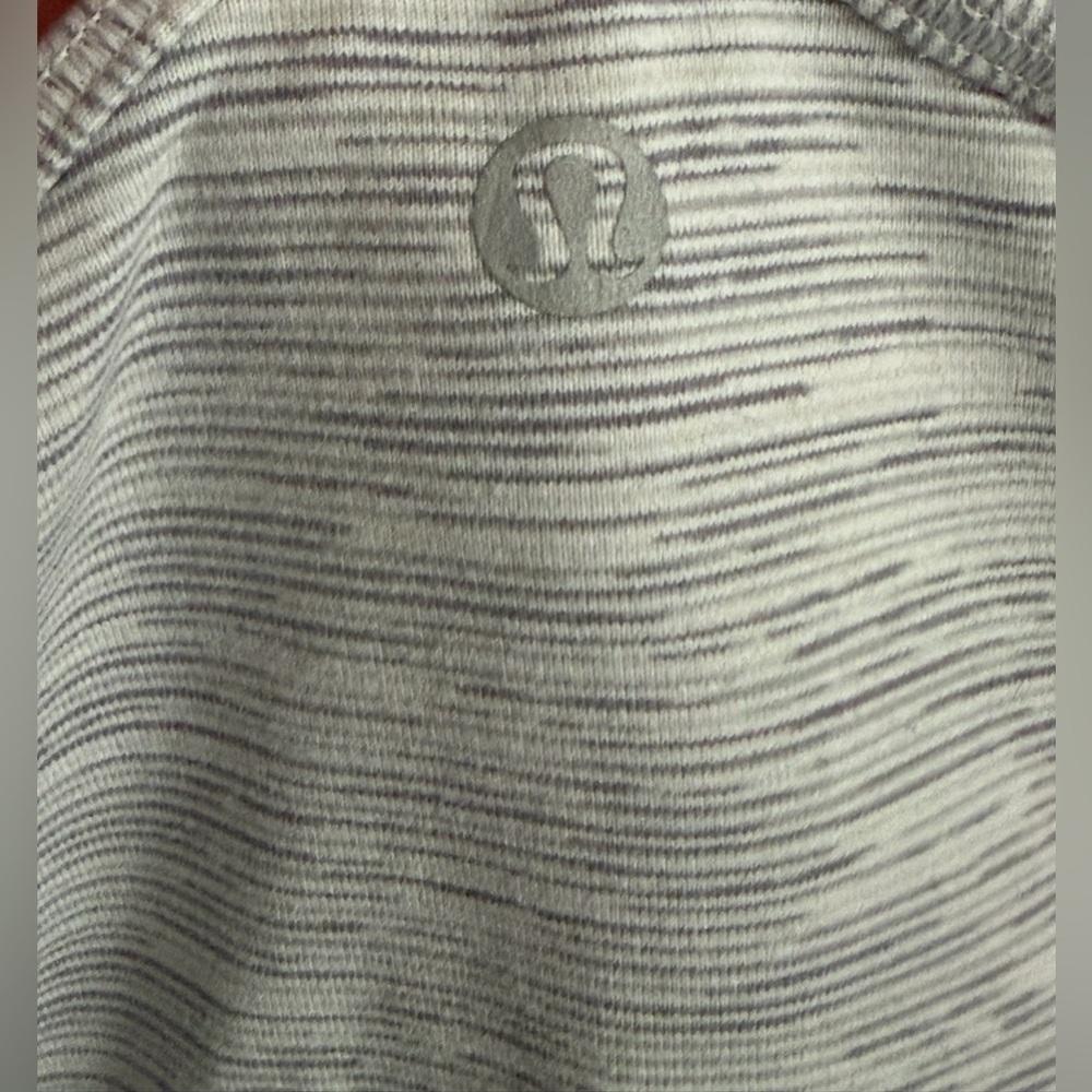 Lululemon Power Pose Tank- Size 6 - Picture 6 of 9